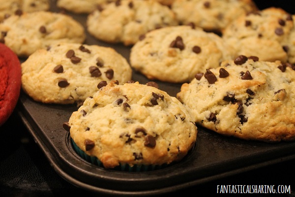 Bakery Style Chocolate Chip Muffins #recipe #muffins #breakfast #chocolate