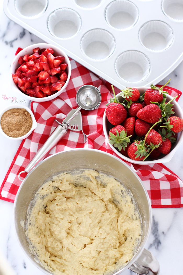 ÇİLEKLİ PAMUK MUFFIN Damy's Kitchen