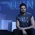 Luan Santana cai no palco durante show, mas passa bem