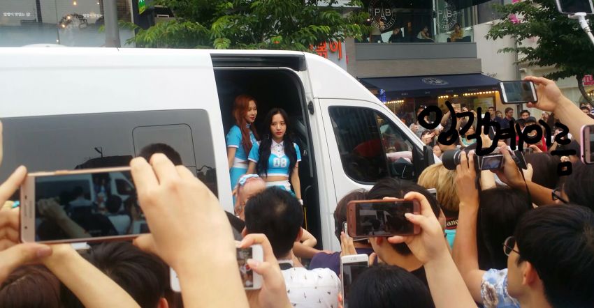 우주소녀 신촌 버스킹 현장ㄷㄷㄷ | 인스티즈