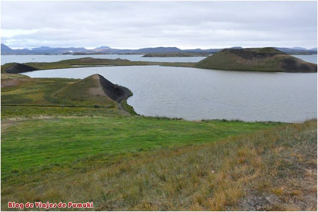 Lago Mývatn, blog de viajes de Islandia Los pseudo cráteres son el origen de muchas de las islas del lago Mývatn en Islandia