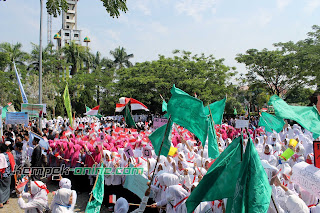 Demo Tolak Full Days School Sumber Cirebon