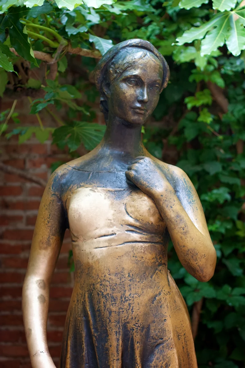 Juliet statue by Nereo Costantini, Verona