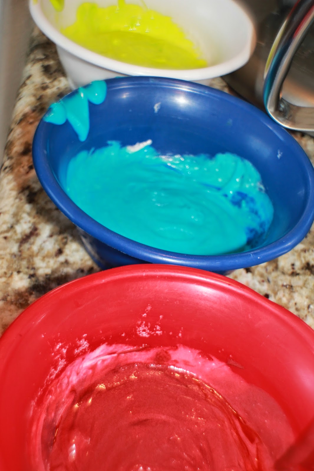 Dyeing Cake Mix colors for Tie Dye Cupcakes from Kandy Kreations