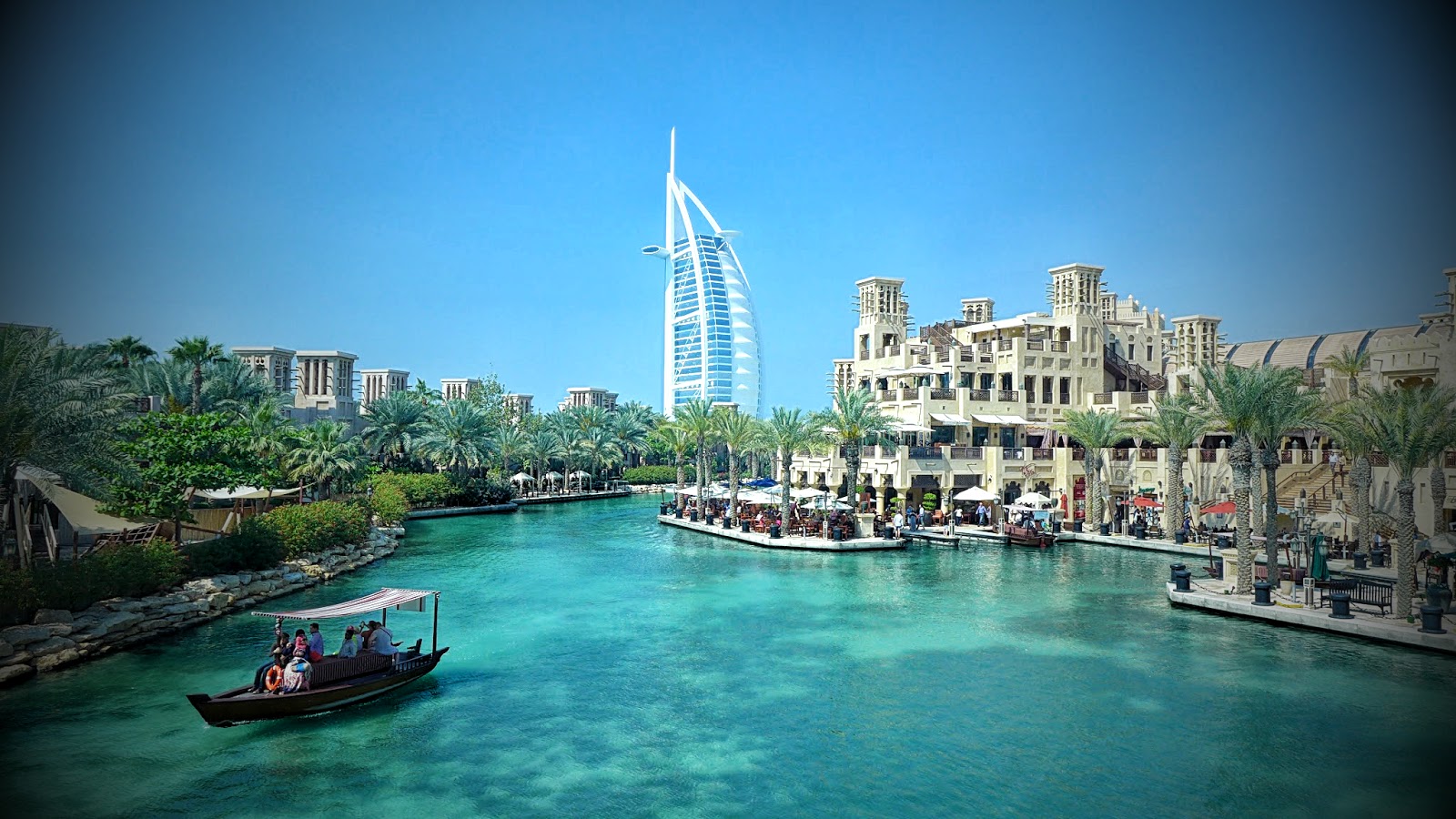 AUDREY TO MINA A'SALAM MADINAT JUMEIRAH - A MAGNIFICENT HOTEL - THE ARRIVE TO THE HOTEL