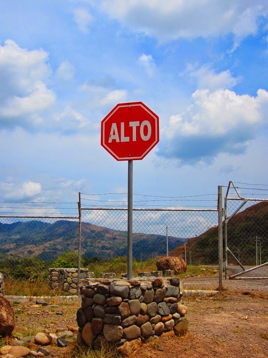 gone-with-the-backpack-stop-signs-around-the-world