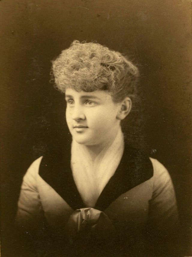 19th century hairstyles old west womens we often see images of the nineteenthcentury women in elegant gowns with stylized hairstyles have you ever thought that sometimes they also had some awful victorian fashion was not always elegant 32 photos that show 19th century hairstyles old west womens we often see images of the nineteenthcentury women in elegant gowns with stylized hairstyles have you ever thought that sometimes they also had some awful victorian fashion was not always elegant 32 photos that show