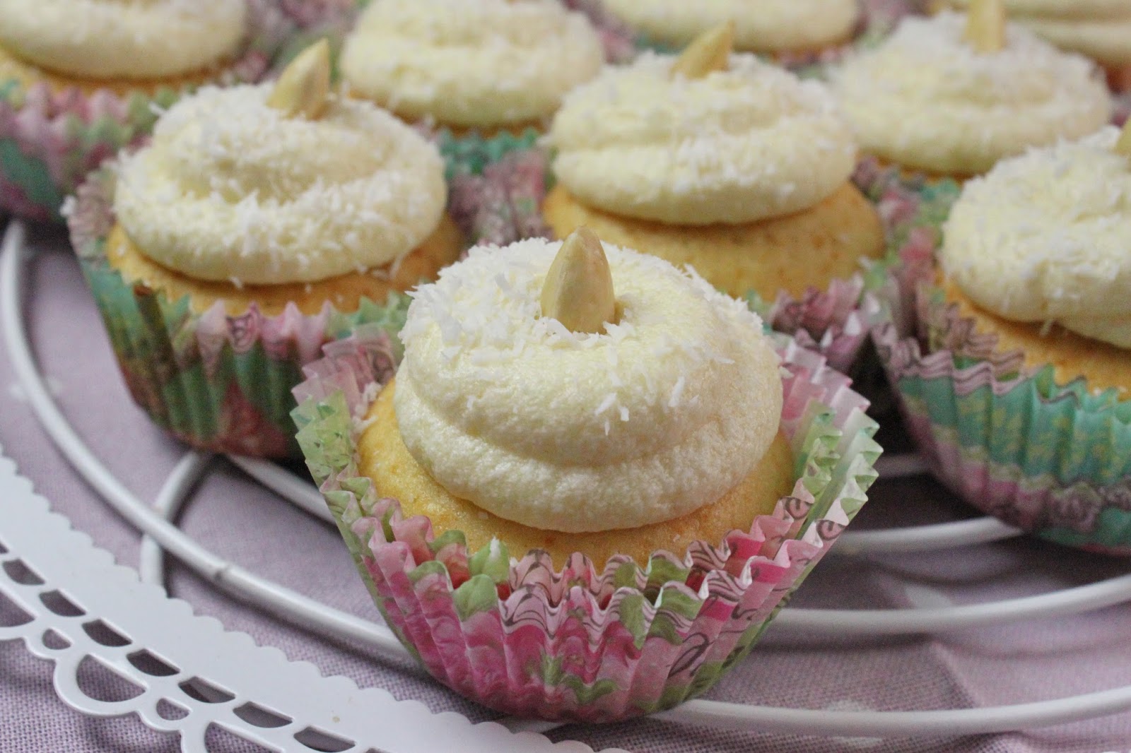 Kokos Cupcakes Rezept - Raffaello Cupcakes selber machen - jamblog
