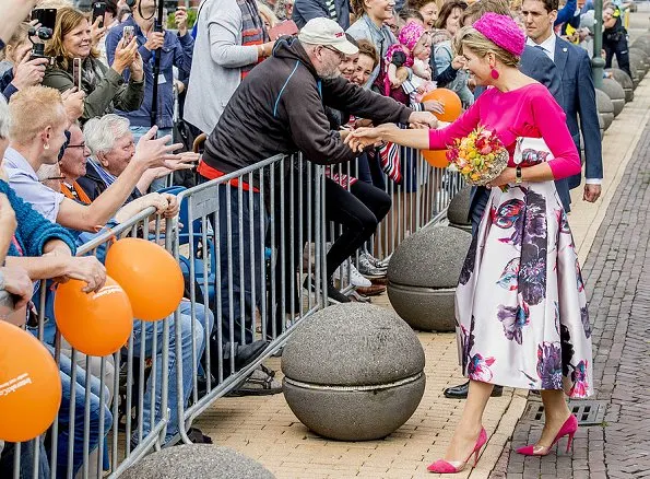 Dutch Queen Maxima wore Natan floral print skirt, Natan floral clutch bag, Natan fuchsia shoes and Natan fuchsia top
