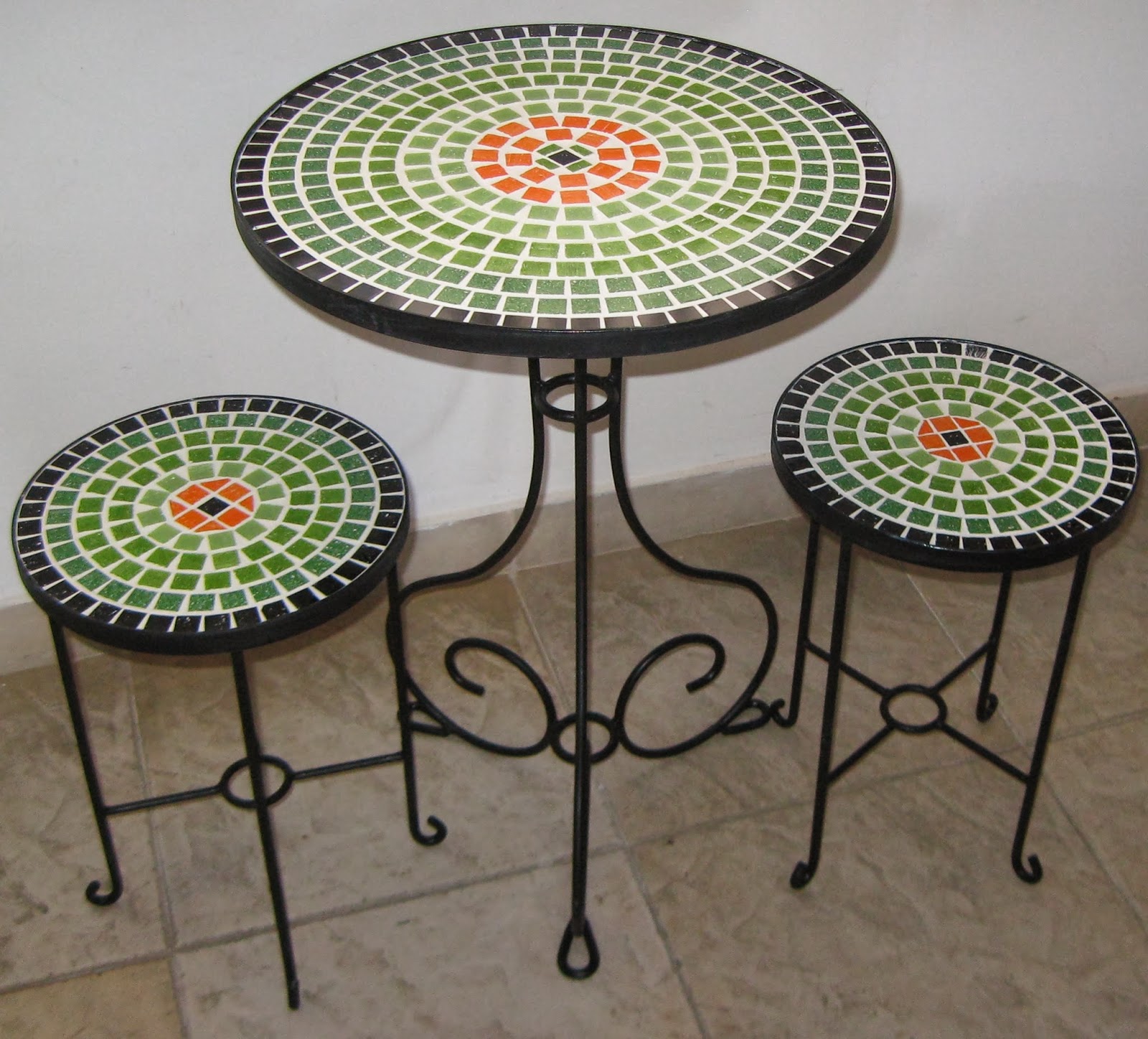 Deco y arte por Paula Durán JUEGO DE JARDÍN EN HIERRO DECORADAS CON