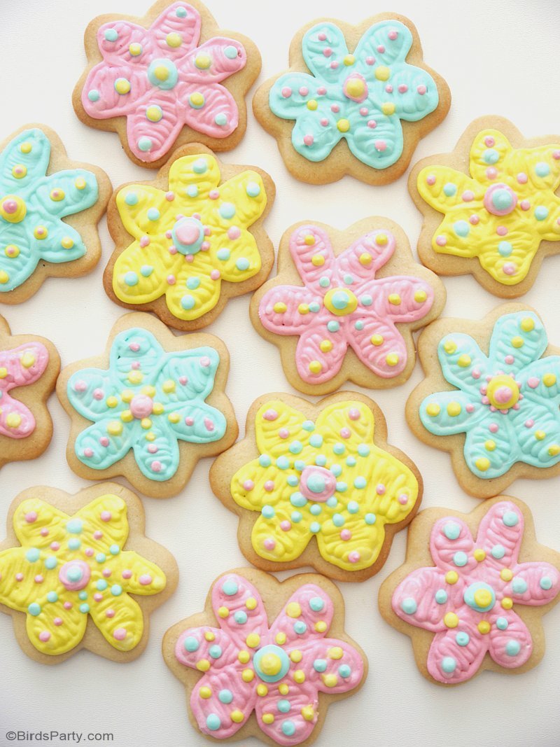 How To Decorate Flower Cookies The Easy Way Party Ideas Party