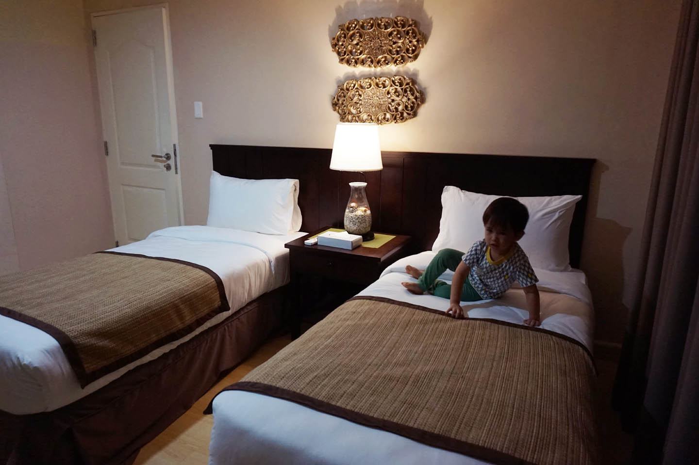 MrsMommyHolic: Crosswinds Resort Suites Tagaytay