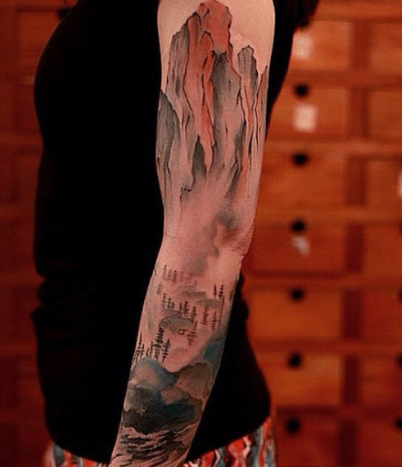 Essa tatuagem mostra um toque mais áspero para a sua tatuagem. No entanto, ele desaparece em suavidade. Ele também permite contemplar vistas para a cidade. Ele poderia depender de você que a sua interpretação pode ser, mas é um bom livro de memórias para um lugar que você visitou antes.