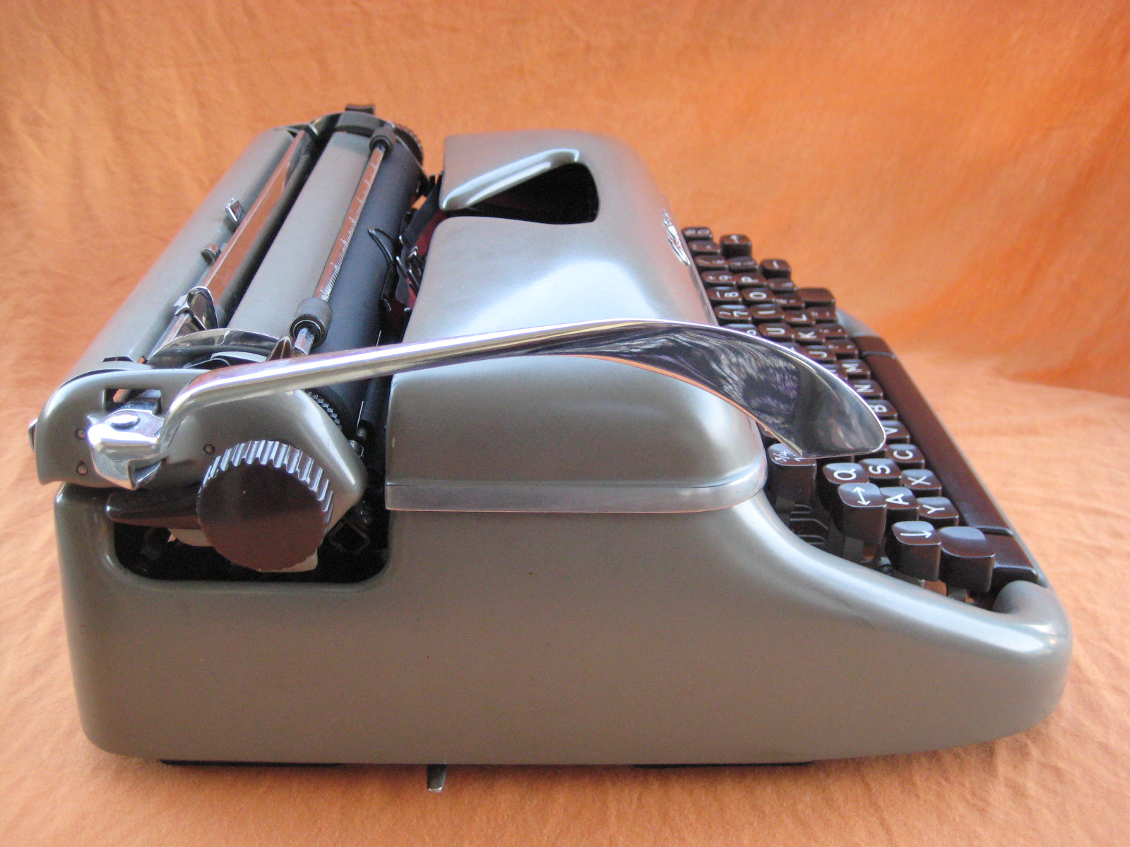 Retro Tech Geneva Optima Elite Typewriter (1950s), Elite Imperial Typeface