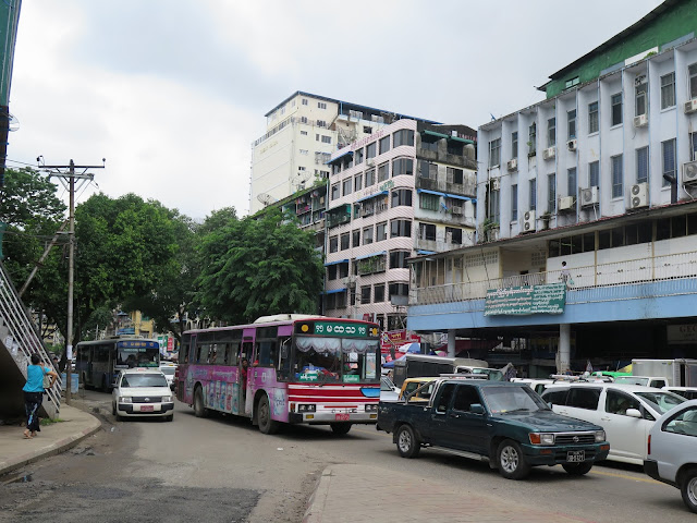 Tráfico en Yangón