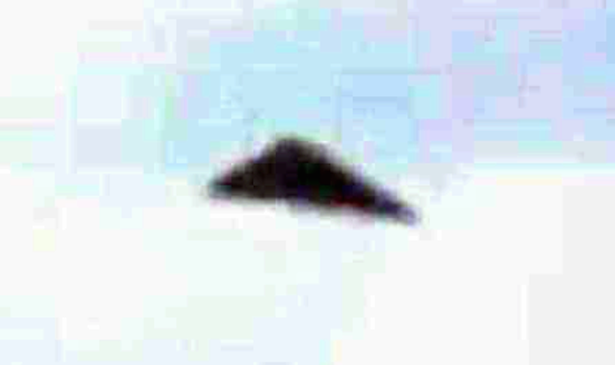 UFO News ~ Triangle Seen By Dog Walker In UK and MORE Apollo%252C%2Bglove%252C%2Bancient%252C%2Bconspiracy%252C%2BUFO%252C%2BUFOs%252C%2Bsighting%252C%2Bsightings%252C%2BW56%252C%2Baliens%252C%2Bbase%252C%2Bmoon%252C%2Blunar%252C%2BBigelow%2BAerospace%252C%2Bphil%2Bplait%252C%2Bbad%2Bastronomer%252C%2Banomaly%252C%2BMars%252C%2BAnomalies%252C%2Bjapan%252C%2BAstrobiology%252C%2BJustin%2BBieber%252C%2BHessdalen%252C%2BSelena%2BGomez%252C%2Bdisclosure%252C%2B31