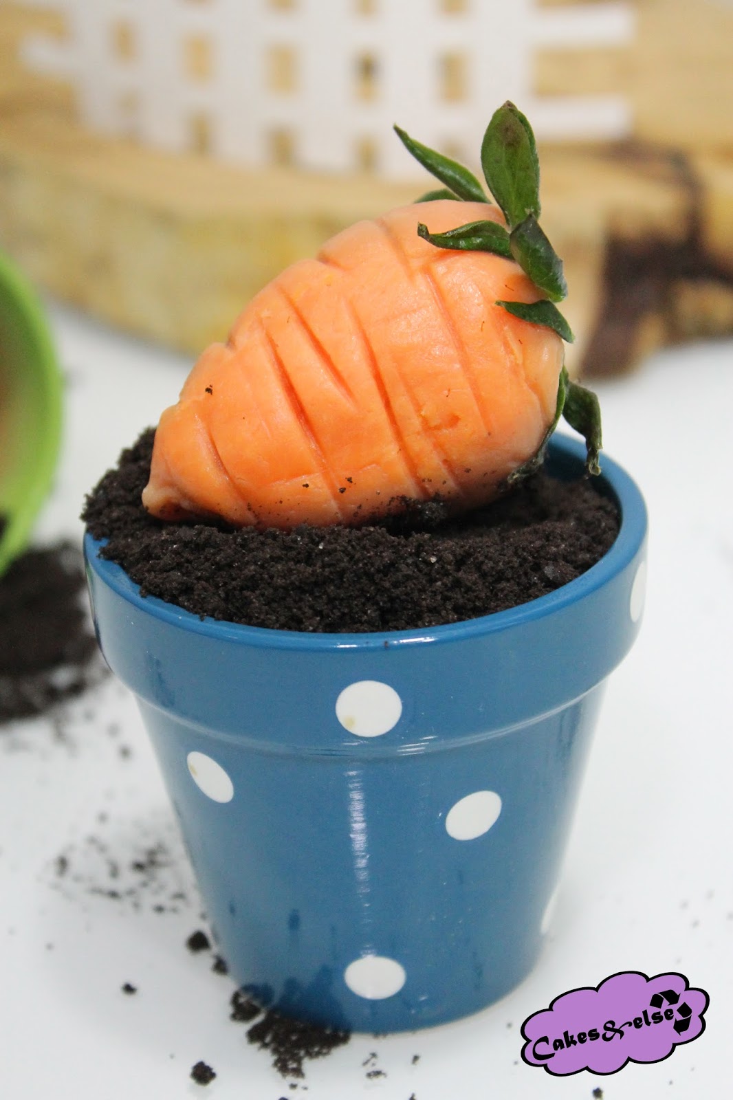 Cakes&else Cupcake de zanahoria con tierra de Oreo y fresa (Carrot