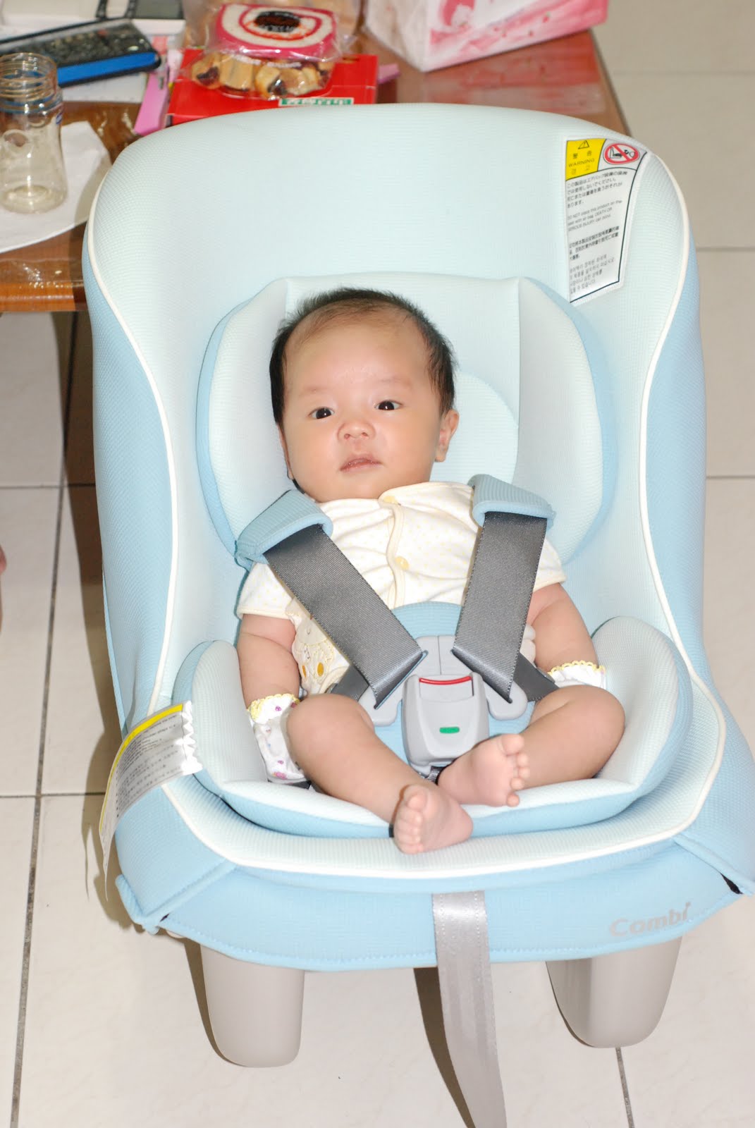 Linda Siana: Kursi mobil - Car seat