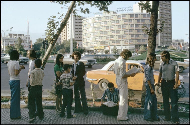Before the 1979 Revolution: 20 Stunning Color Photographs 