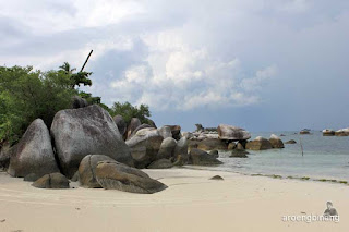 pantai tanjung kelayang belitung