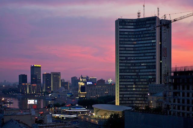 вид с крыши жилого дома на Новинском бульваре, Москва-река, Центр международной торговли, здание правительства Москвы