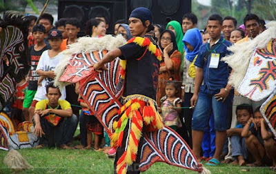 Kesenian tradisional jawa tengah yang hingga kini masih tetap exist masih tetap exist