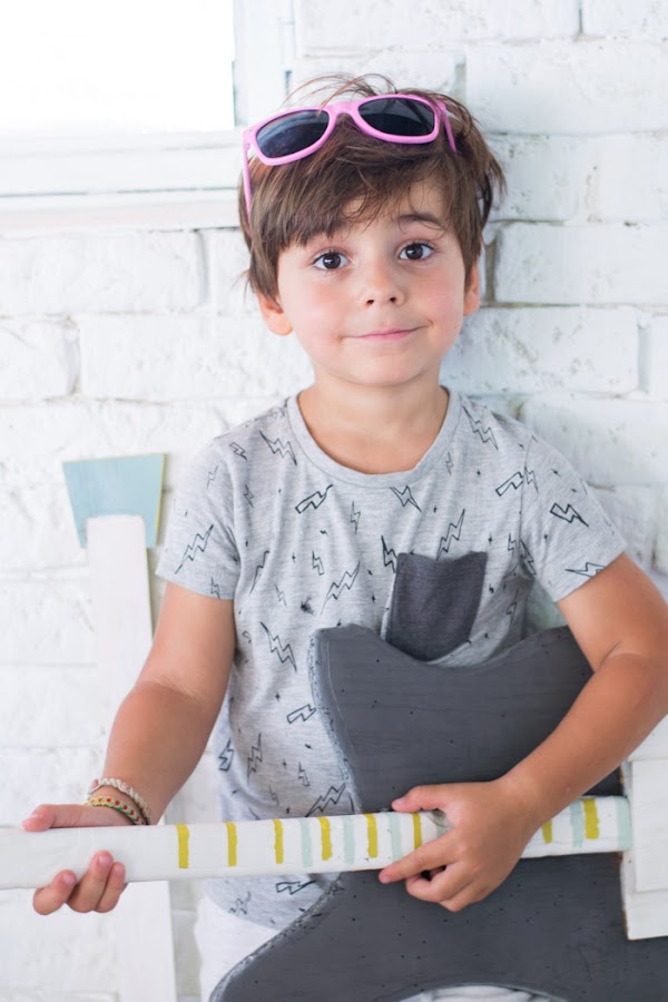 Guitarras y micrófono de madera diy