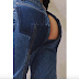 Será que a moda pega? Marca lança jeans com zíper que deixa o bumbum de fora