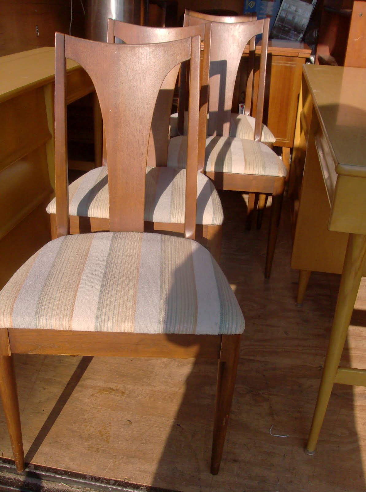 Gina's Junk Blog in Columbus, Heywood Wakefield Modern / Mid