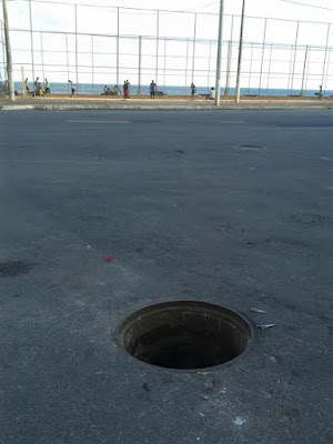 Perigo na pista da Rua da Paciência. Todo cuidado é pouco! Perigo na pista da Rua da Paciência. Todo cuidado é pouco!