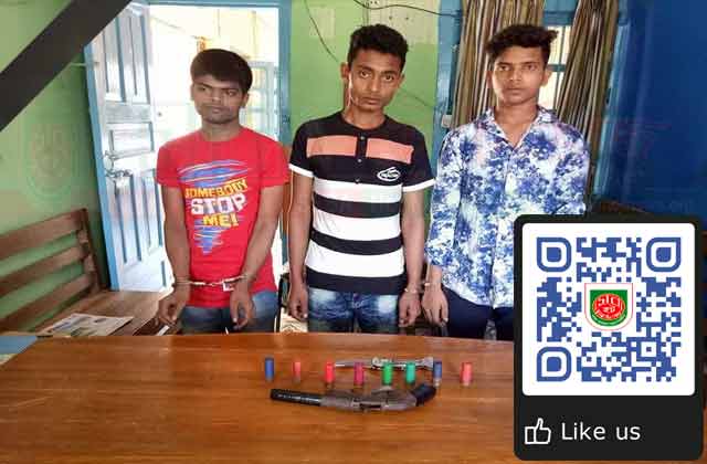 বাঁশখালীতে অস্ত্রসহ ৩ যুবক আটক Banskhali detained three youth with arms