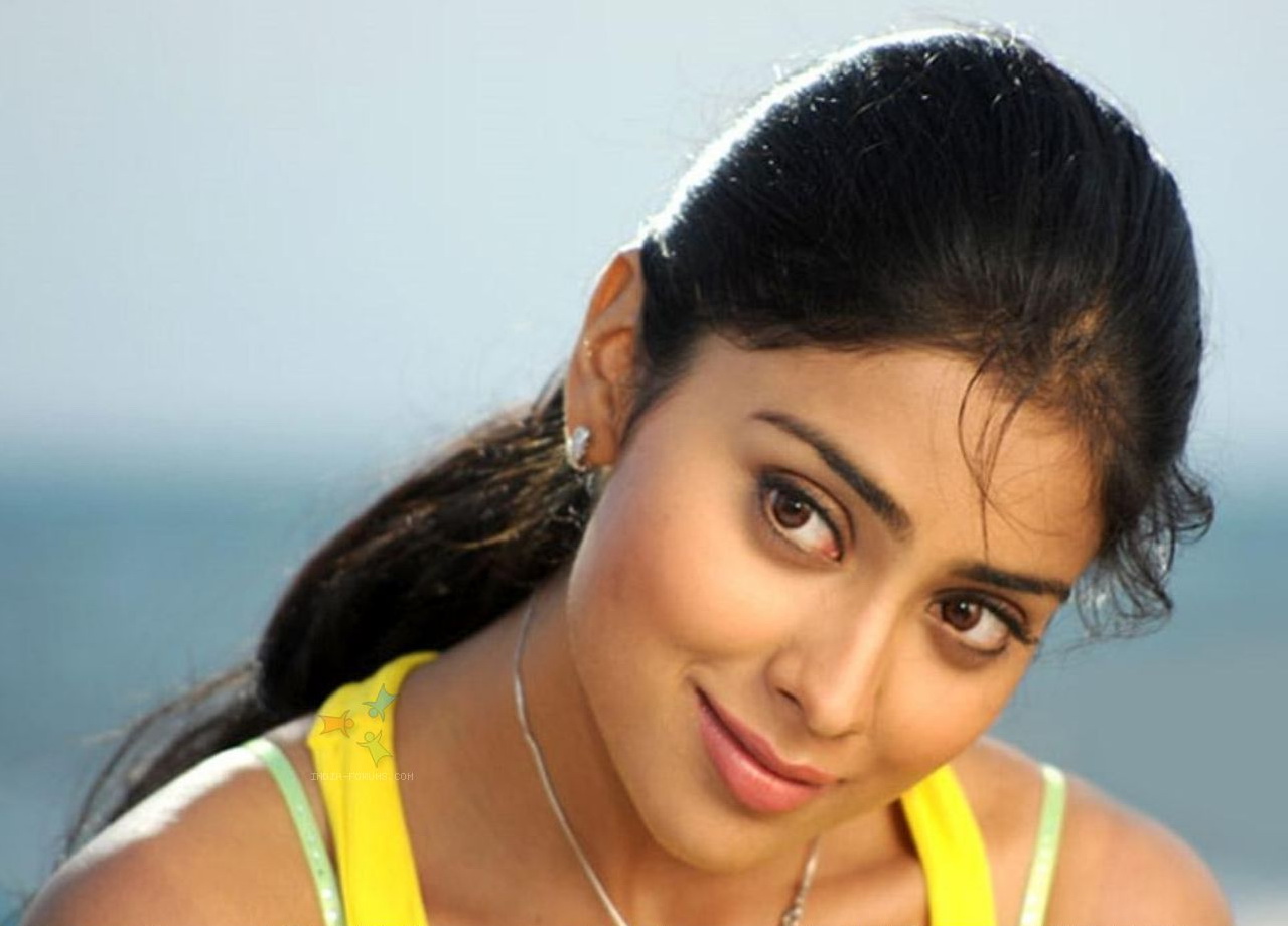 Shriya Saran Hd Wallpapers ~ Wall Pc