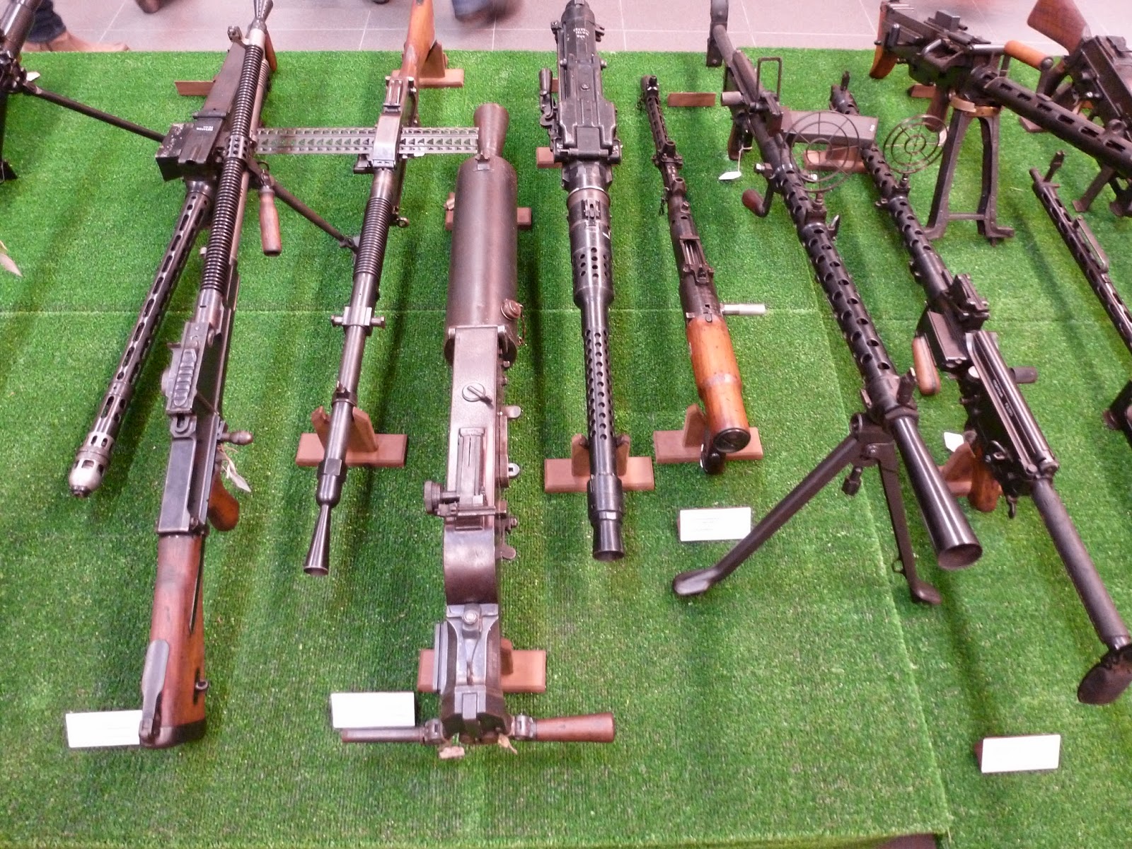 EXPOSICIÓN DE ARMAS DE LA FABRICA DE ARMAS DE LA VEGA EXPOSICIÓN DE ARMAS DE LA FABRICA DE ARMAS DE LA VEGA