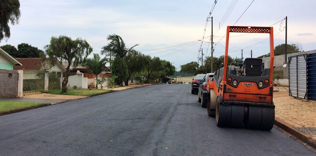 Roncador: Rua Paraná recebe recape asfáltico