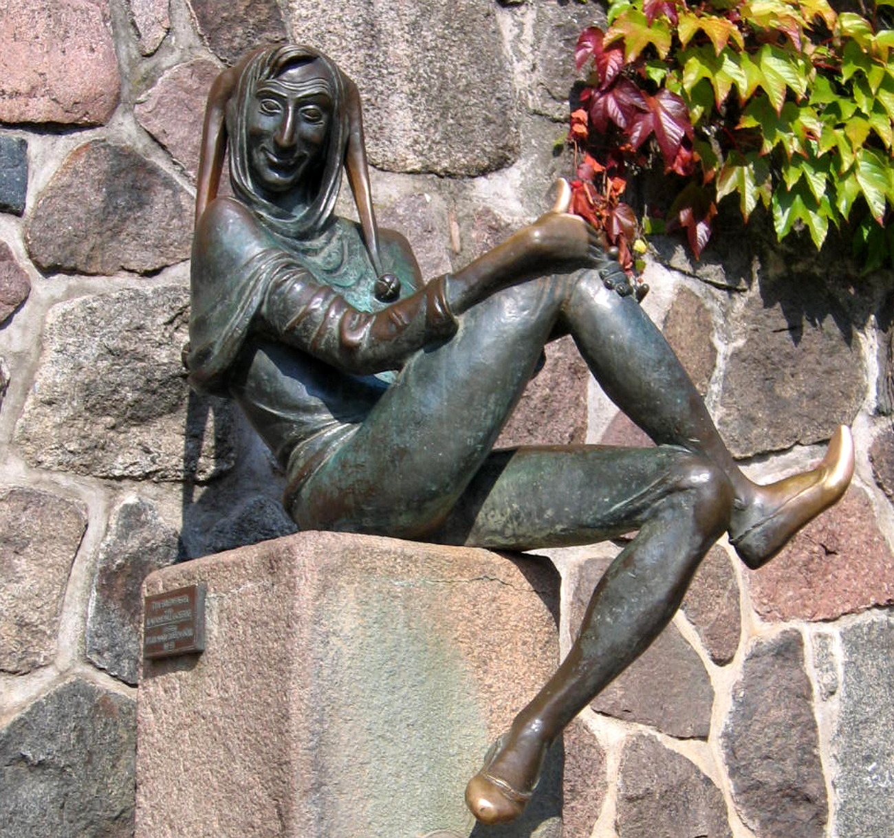 Тиль уленшпигель мейсен. Памятник тилю уленшпигелю в германии. Тиль уленшпигель мейсен. Скульптура тиль уленшпигель. Тиль уленшпигель.