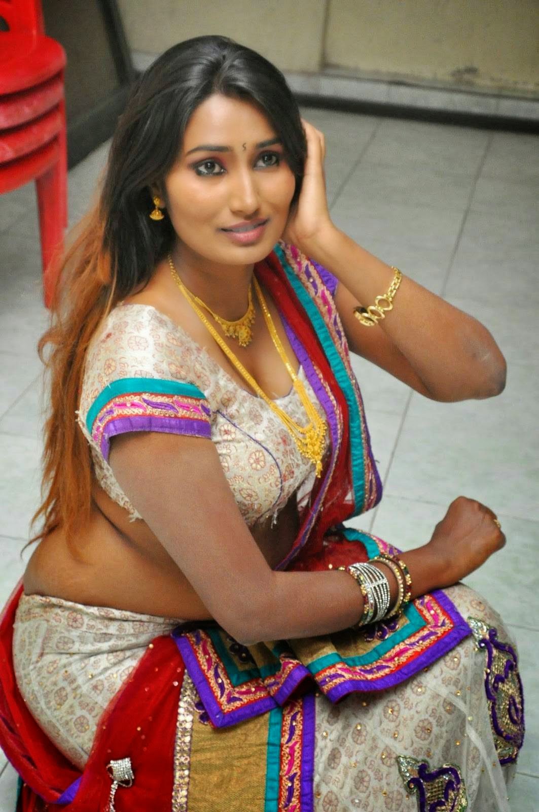 Swathi Naidu Hot Sexy Navel Saree - Celebritylic Wet Saree -7357