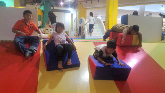 dunia cmelor aktiviti indoor