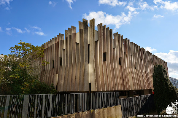Nantes - Eglise Saint Étienne de Bellevue  Architectes: Luc et Xavier Arsène-Henry  Construction: 1971 