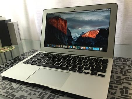Laptop VS UltraBook - Perbedaan Yang Perlu Anda Ketahui Laptop VS UltraBook - Perbedaan Yang Perlu Anda Ketahui