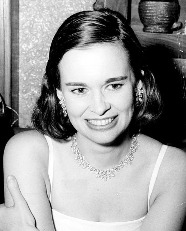 The Poor Little Rich Girl 38 Beautiful Photos of Gloria Vanderbilt in