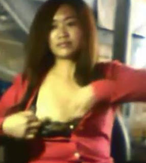 Sekretaris Cantik Pamer Toket