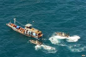 Angkatan Laut Australia Bakar Perahu Pencari Suaka