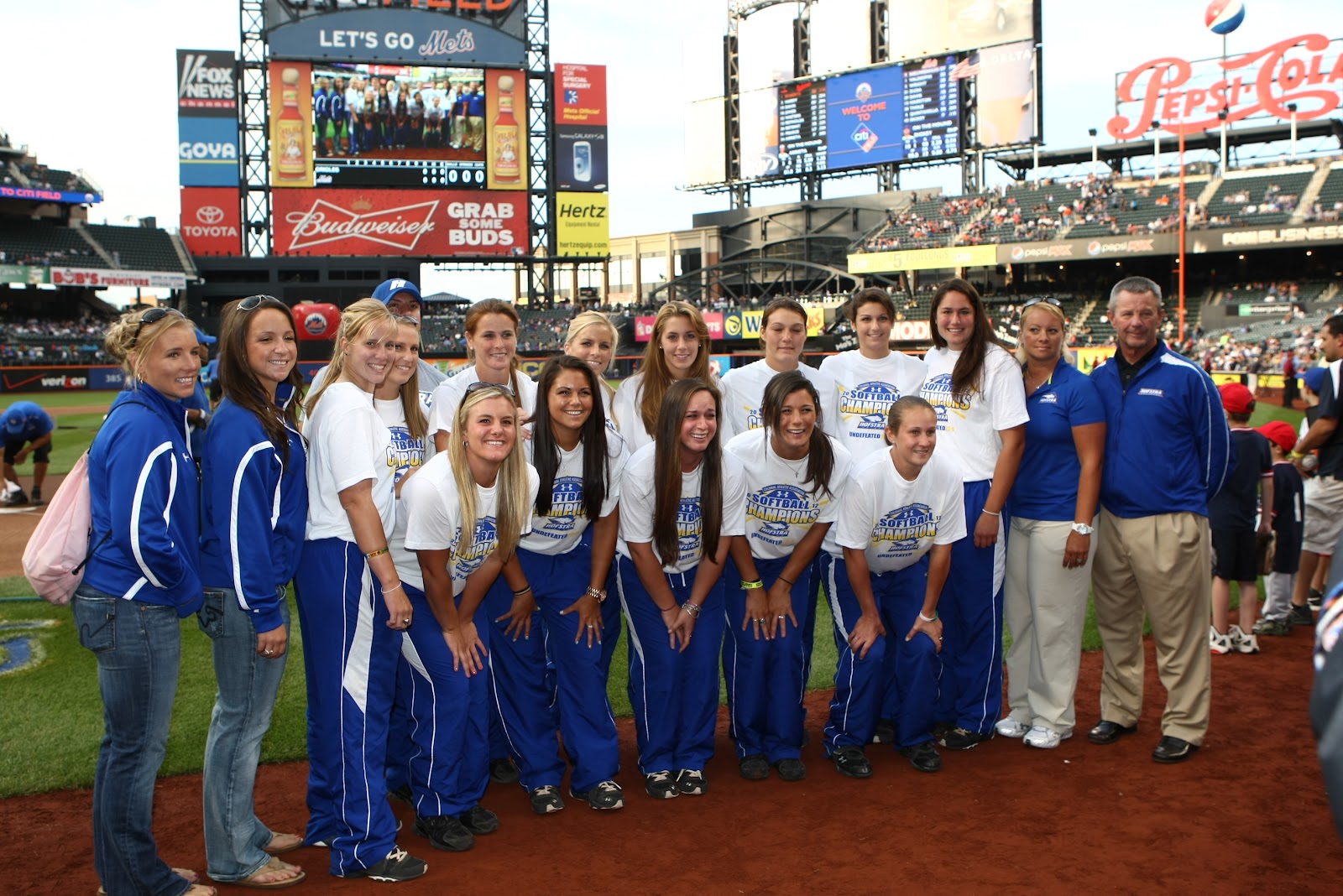 hofstra-student-life-hofstra-softball-honored-at-mets-game