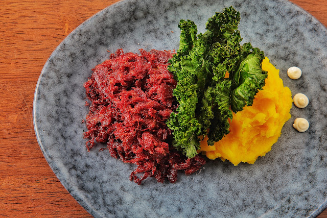 Wagyu corned beef with turmeric mashed potatoes, fried kale and aioli wasabi Wagyu corned beef with turmeric mashed potatoes, fried kale and aioli wasabi