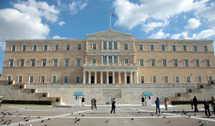 Ξεκίνησε η ονομαστική ψηφοφορία για τη λήψη απόφασης επί των προτάσεων για τις αναθεωρητέες διατάξεις του Συντάγματος
