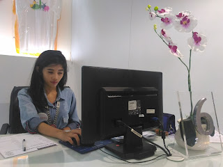 Customer Service Enam di Three Store, Plaza Semanggi