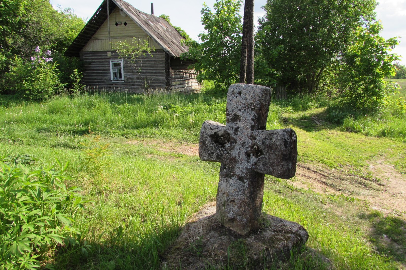 каменный диван в черняховском районе координаты