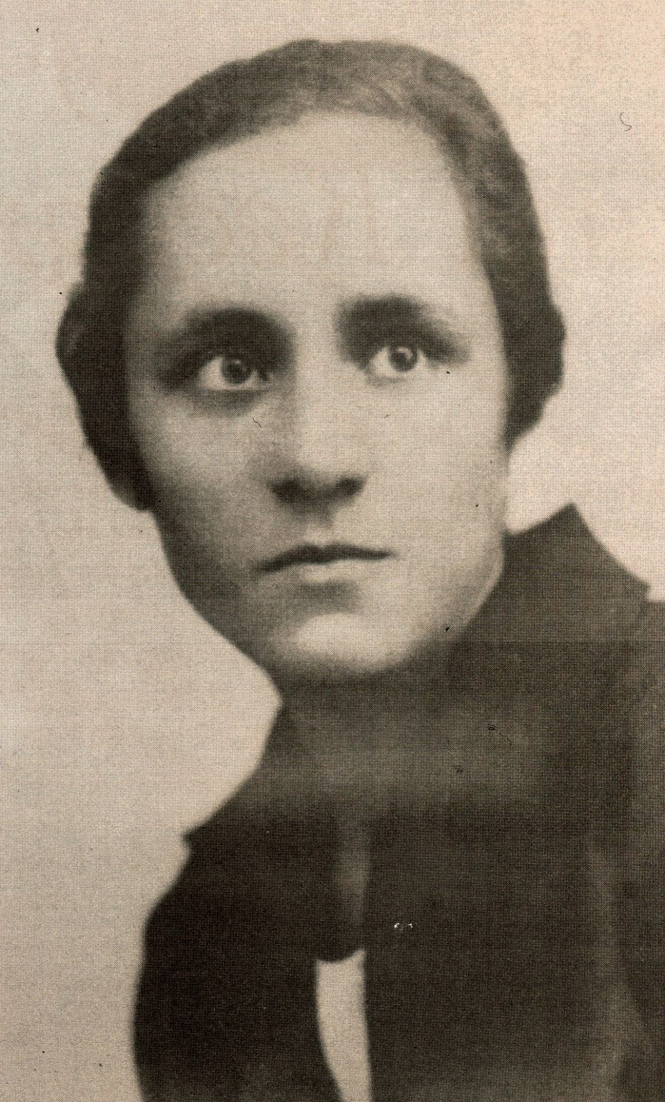 12 Fascinating Vintage Photos of Mother Teresa When She Was Young