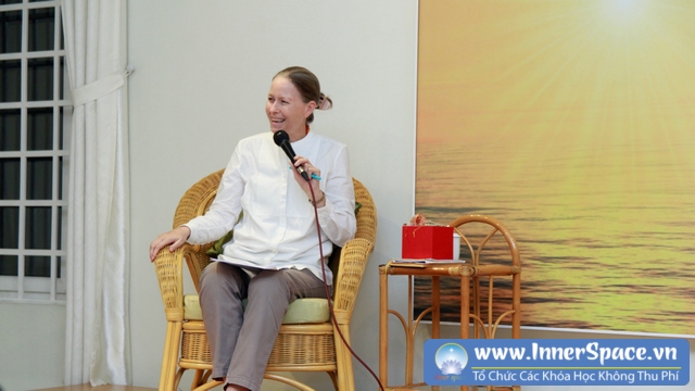 Diễn giả Trish Summerfield chuyen-gia-trish-summerfield-buoc-vao-su-tu-do-ben-trong-loai-bo-thoi-ganh-ti