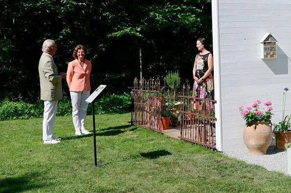 King Carl Gustaf opened the Themed Gardens 2020 competition during a ceremony in the grounds of Solliden Palace. Queen Silvia